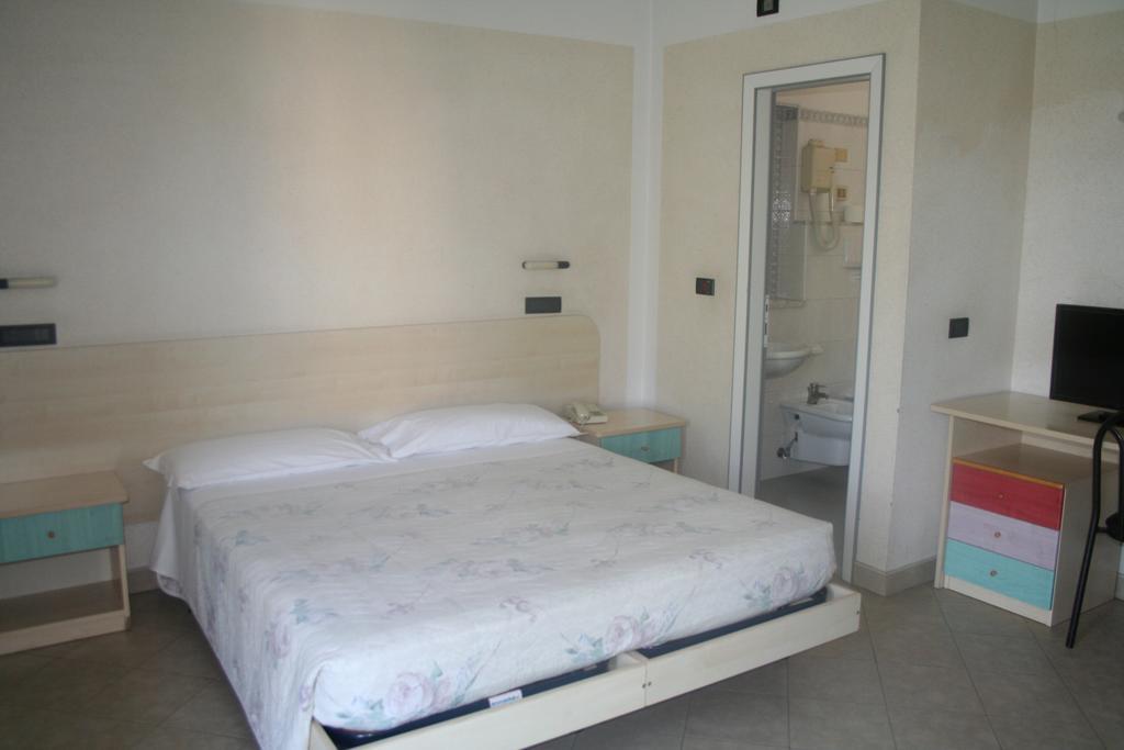 Hotel Saint Tropez Ριτσιόνε Δωμάτιο φωτογραφία
