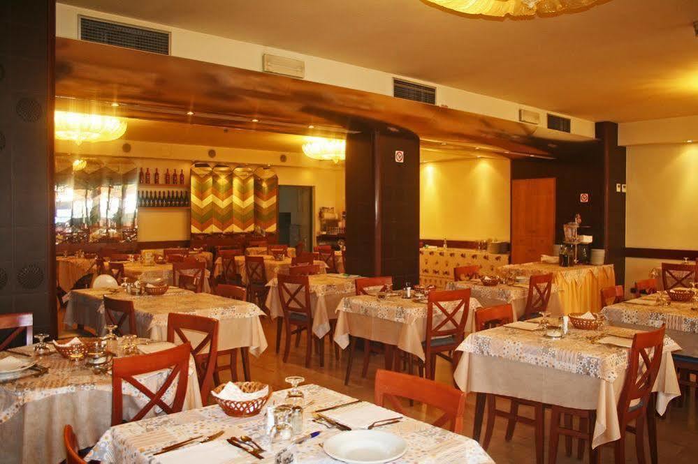 Hotel Saint Tropez Ριτσιόνε Εξωτερικό φωτογραφία